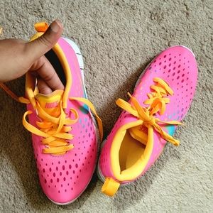 NIKE Running Shoes 6.5 Youth. Women's Size 8.